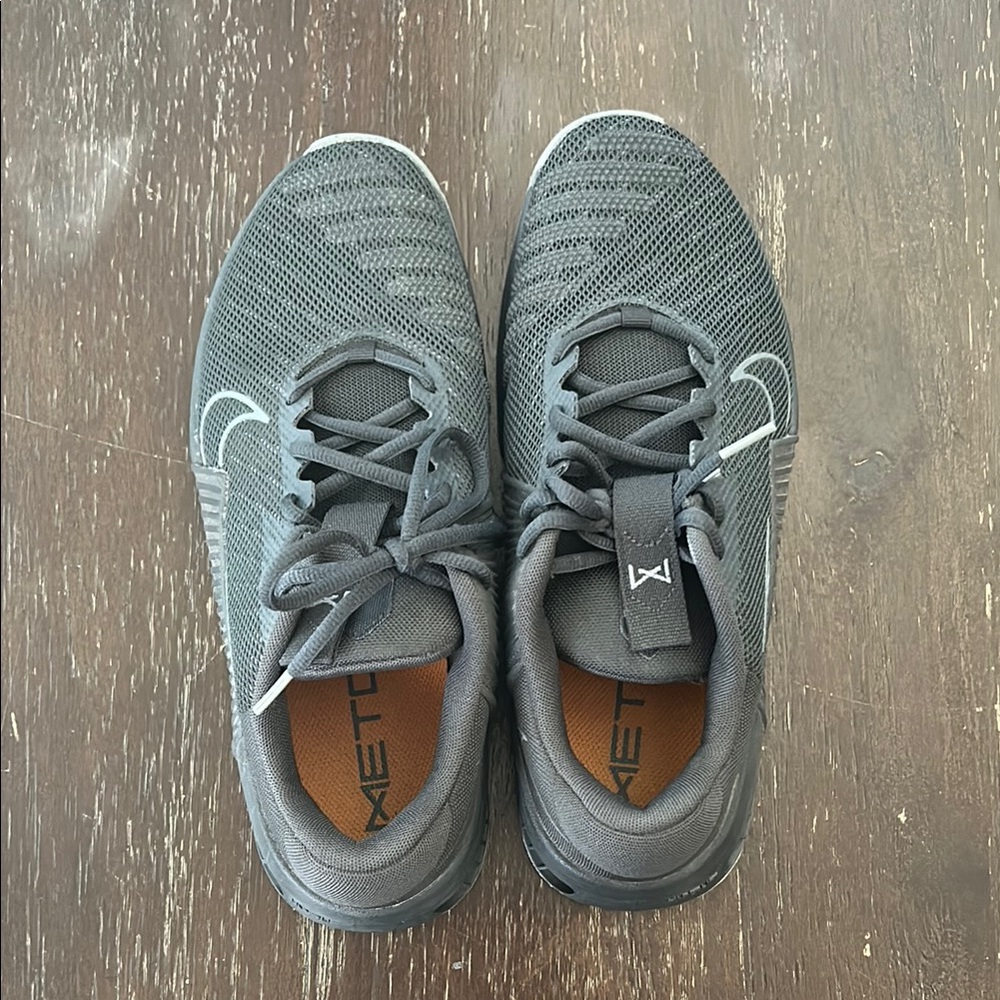 Nike Metcon Gray Athletic Shoes Soft Suede-Like Material